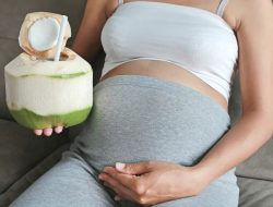 Sembilan manfaat minum air kelapa selama kehamilan secara detail yang dijelaskan oleh para ahli dan dikutip dari berbagai sumber.