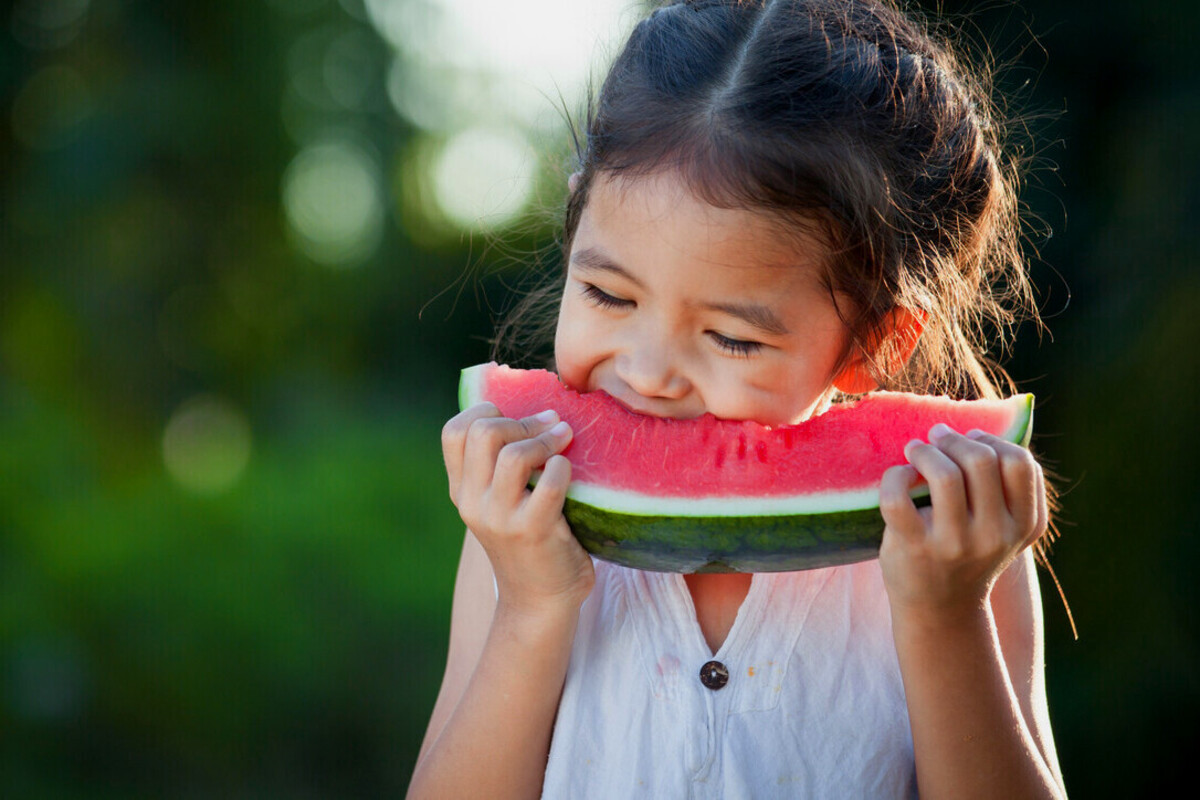 Artikel kali ini membahas mengenai beberapa manfaat semangka yang sangat bagus untuk kesehatan tubuh terutama pada anak-anak.