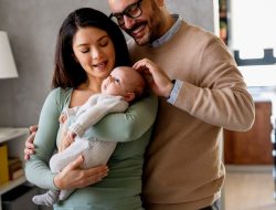 Artikel kali ini sangat bermanfaat untuk para ibu baru karena membahas tentang beberapa tips merawat new born yang bisa orang tua lakukan.