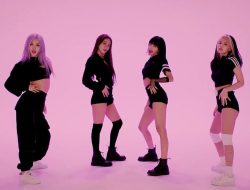 Artikel ini membahas tentang beberapa deretan lagu K-pop yang dilarang diputar di waktu tertentu terutama selama masa ujian di Korea.