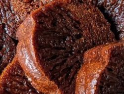 Artikel kali ini mungkin akan menyadarkan Anda bahwa ada beberapa makanan tradisional Indonesia yang sudah mulai punah.