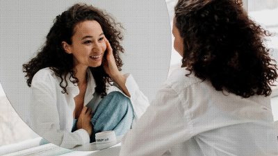 Artikel kali ini perlu untuk kita simak baik-baik karena membahas mengenai pentingnya mencintai diri sendiri.