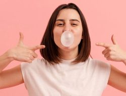 Artikel kali ini membahas mengenai beberapa manfaat mengunyah permen karet yang baik untuk kesehatan selama masih dalam batas wajar.