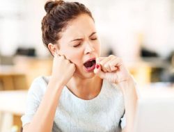 Pembahasan tentang beberapa tips efektif atasi kantuk yang dapat membantu Anda tetap waspada dan berenergi di siang hari.