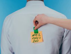 Artikel kali ini sangat menarik karena membahas mengenai makna April mop lengkap dengan asal-usulnya yang bisa kalian ketahui.