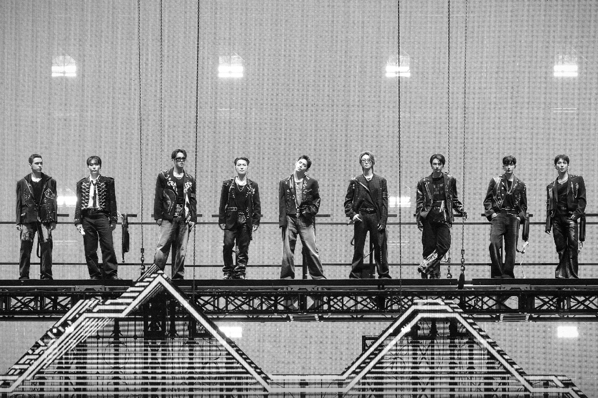 Seutas kisah perjalanan SEVENTEEN yang berhasil kembali perpanjang kontrak Bersama Pledis Entertainment dengan anggota lengkap yaitu 13 orang.