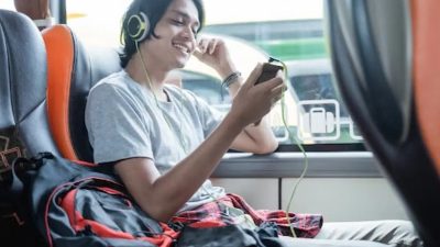 Artikel kali ini mengupas beberapa tips perjalanan jarak jauh agar selalu nyaman saat menggunakan transportasi darat dan umum.