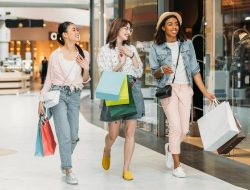 Artikel kali ini membahas mengenai beberapa alasan wanita gen Z kurang tertarik pada pernikahan dan tidak menjadikannya prioritas.