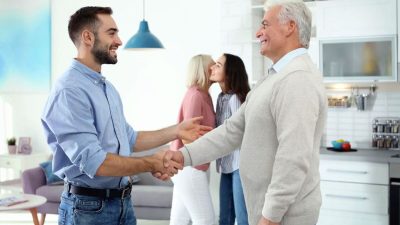 Artikel kali ini membahas mengenai beberapa cara dan tips untuk memenangkan hati calon mertua dengan baik dan benar.