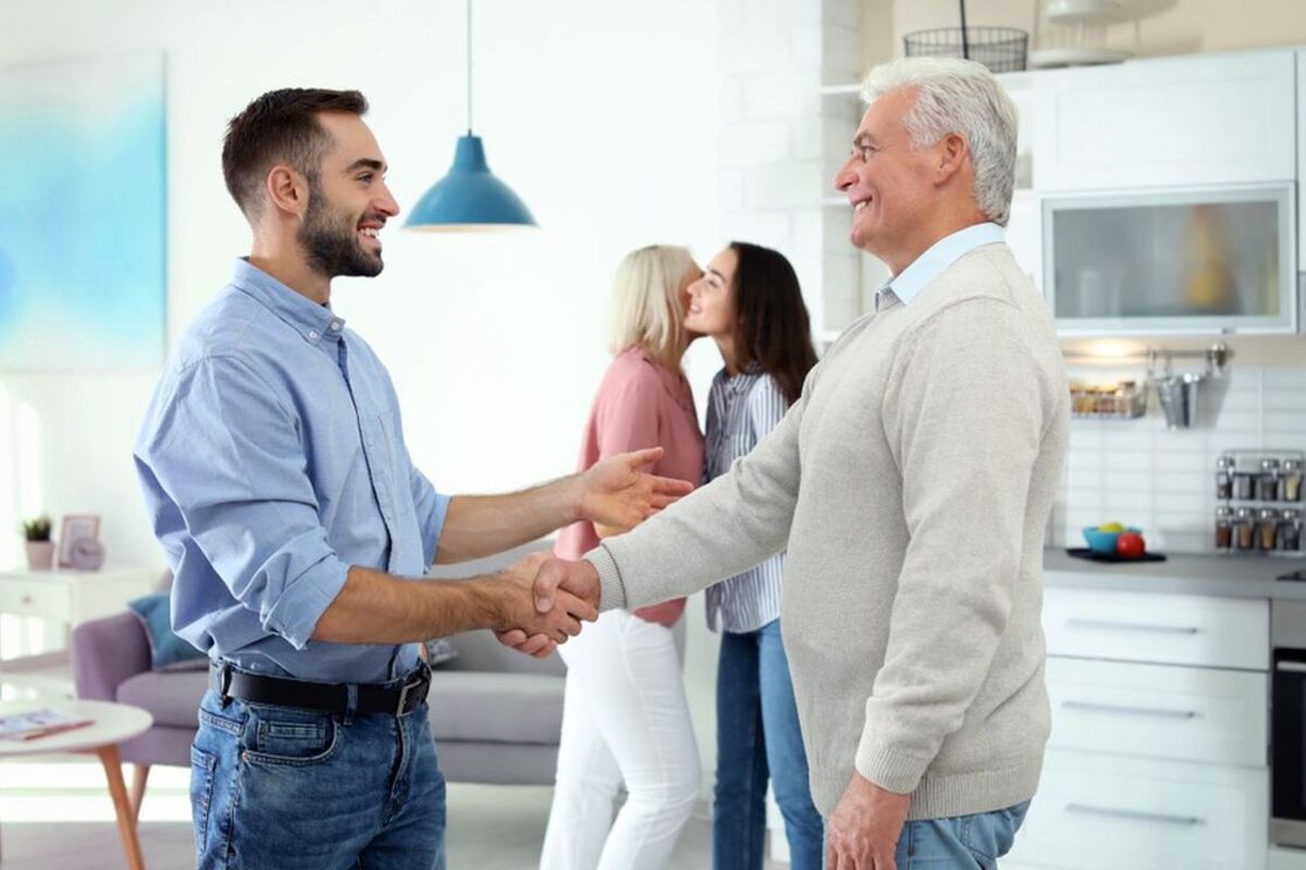 Artikel kali ini membahas mengenai beberapa cara dan tips untuk memenangkan hati calon mertua dengan baik dan benar.