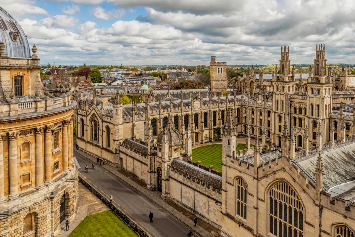 Artikel kali ini membahas mengenai daftar Universitas terbaik dunia urut berdasarkan peringkat global yang bisa kalian perhatikan.