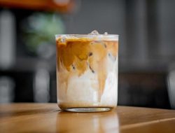 Artikel kali ini membahas mengenai beberapa jenis minuman terlaris yang paling sering dipesan atau dibeli oleh orang di Indonesia.