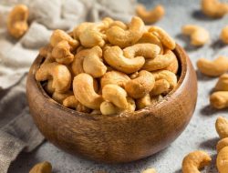 Artikel kali ini menjelaskan tentang beberapa manfaat kacang mete yang ternyata sangat bagus untuk kesehatan.