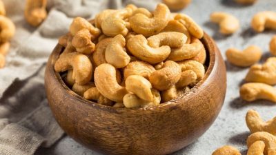 Artikel kali ini menjelaskan tentang beberapa manfaat kacang mete yang ternyata sangat bagus untuk kesehatan.