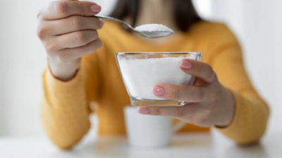 Gula dalam mangkok / istockphoto