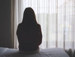 Seorang Wanita Depresi didalam kamar / iStockphoto