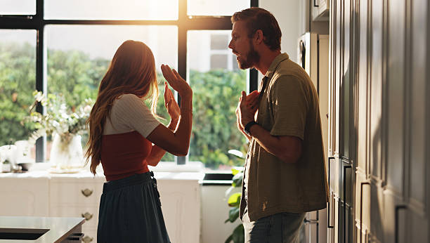 Dua orang pasangan yang sedang bertengkar / iStockphoto