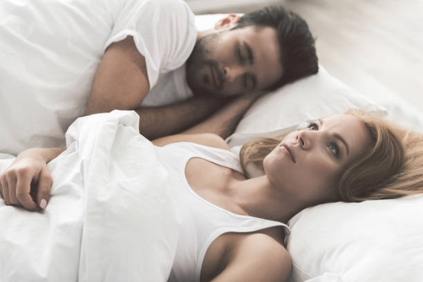Seorang gadis sedih yang menderita insomnia / iStockphoto